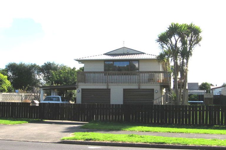 Photo of property in 13 Compass Place, Te Atatu Peninsula, Auckland, 0610