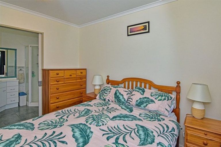 Photo of property in 15 Rossiter Avenue, Waiuku, 2123