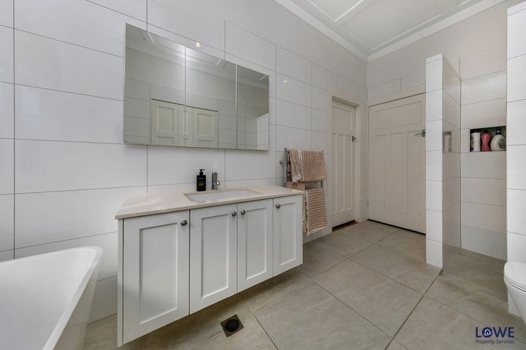 Photo of property in 60 Ngataringa Road, Devonport, Auckland, 0624