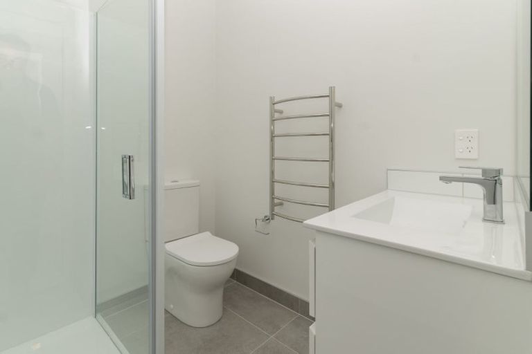 Photo of property in 13/1 Fruitvale Road, New Lynn, Auckland, 0600