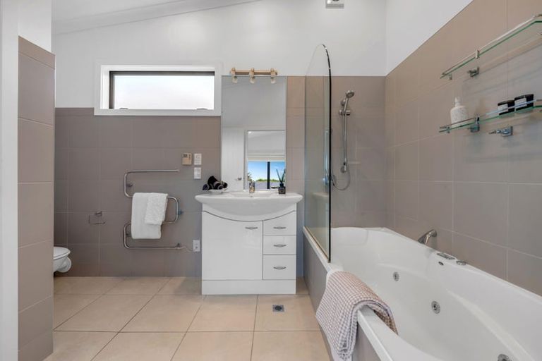 Photo of property in 2/32 Gills Road, Bucklands Beach, Auckland, 2014