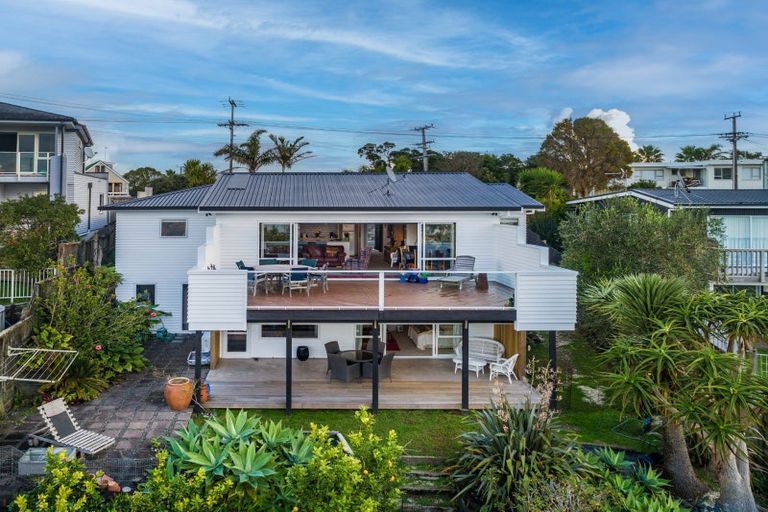 Photo of property in 1 Melandra Road, Stanmore Bay, Whangaparaoa, 0932