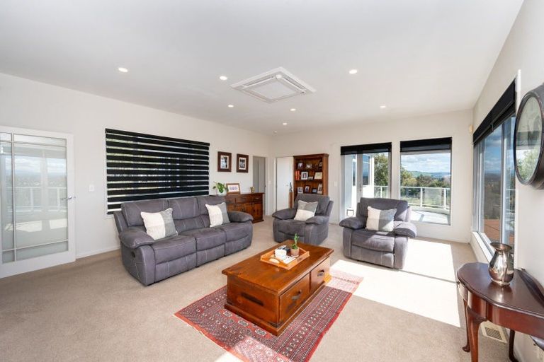 Photo of property in 14 Woodford Heights, Havelock North, 4130