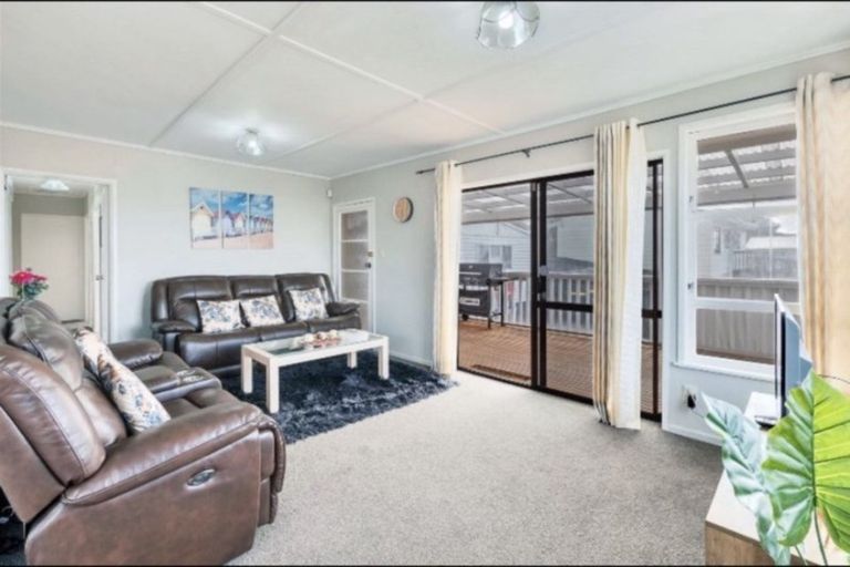 Photo of property in 20 Riserra Drive, Ranui, Auckland, 0612