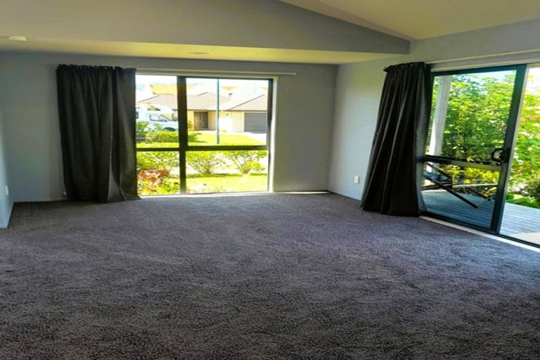 Photo of property in 25 Bermuda Place, One Tree Point, 0118