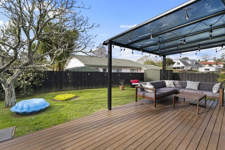 Photo of property in 75 Kamara Road, Glen Eden, Auckland, 0602