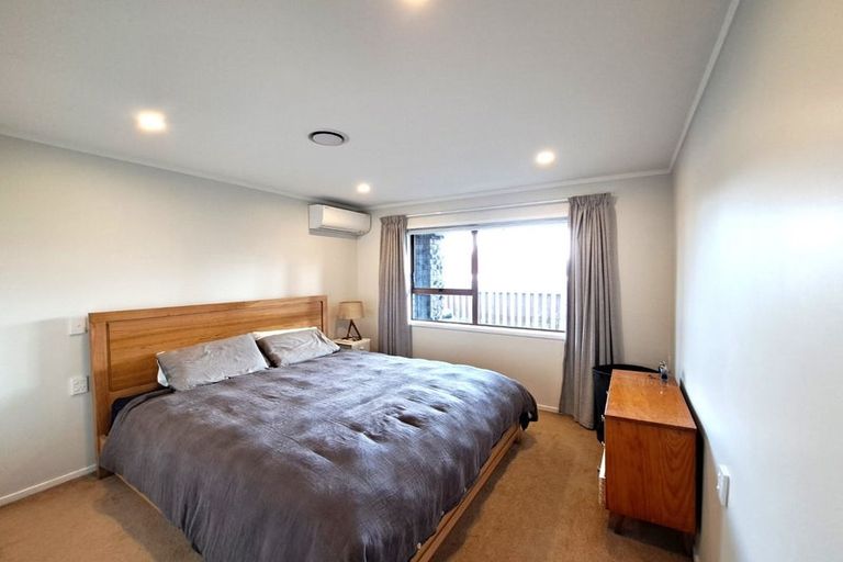 Photo of property in 2/35 Miltonia Avenue, Te Atatu South, Auckland, 0610