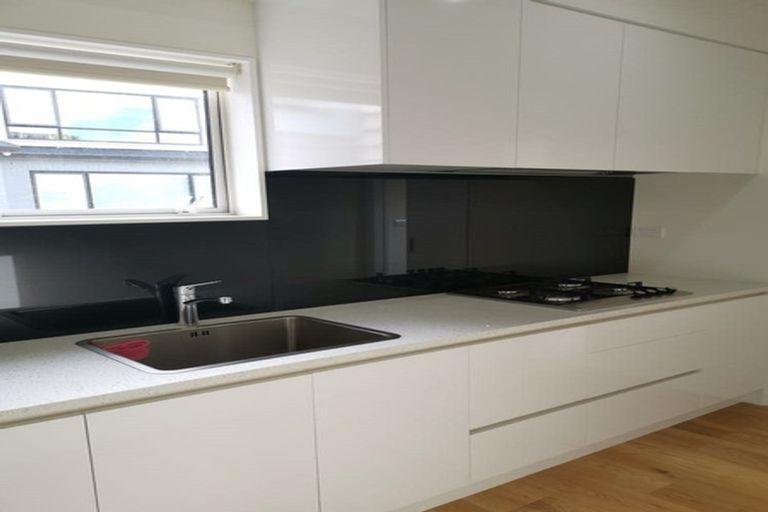 Photo of property in 16 Para Close, Fairview Heights, Auckland, 0632