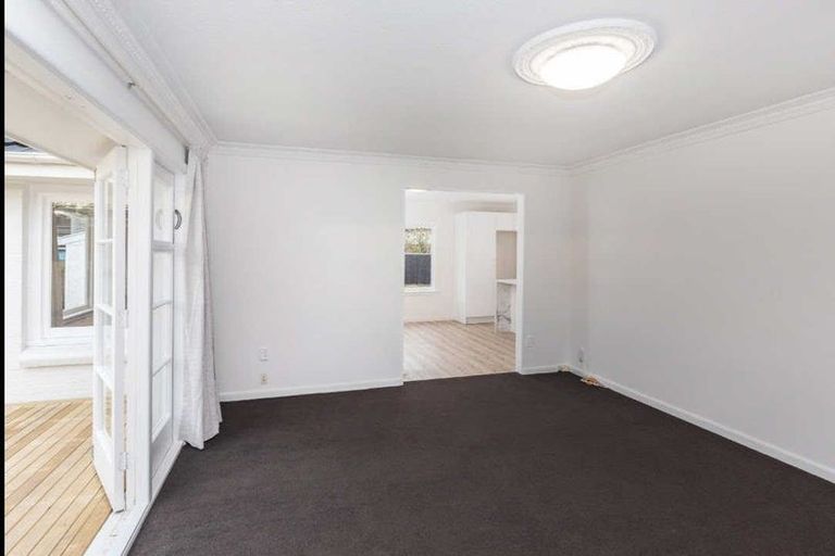 Photo of property in 94 Avondale Road, Avondale, Christchurch, 8061