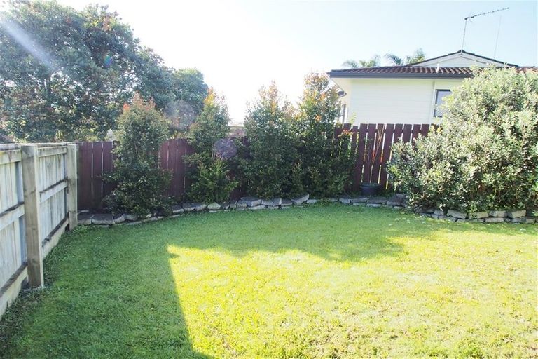 Photo of property in 8 Katrina Place, Massey, Auckland, 0614