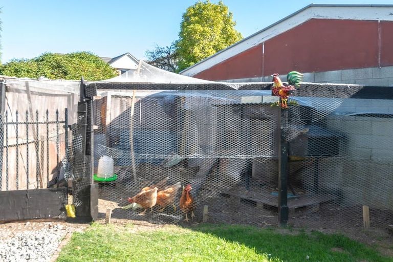 Photo of property in 18 Lowry Avenue, Redwood, Christchurch, 8051