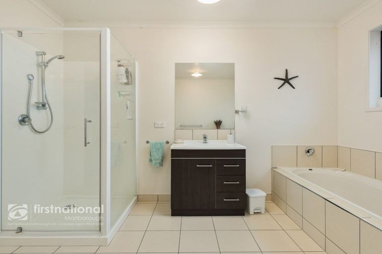 Photo of property in 32 River Terrace, Renwick, 7204