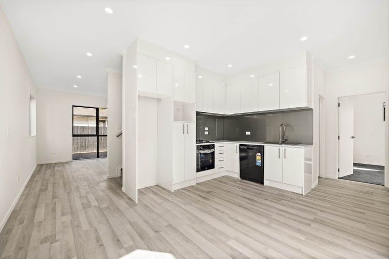 Photo of property in 5 Staines Avenue, Mangere East, Auckland, 2024