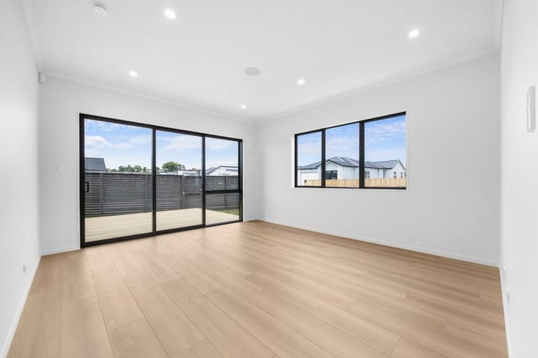 Photo of property in 115 Otuwairoa Esplanade, Opaheke, 2113
