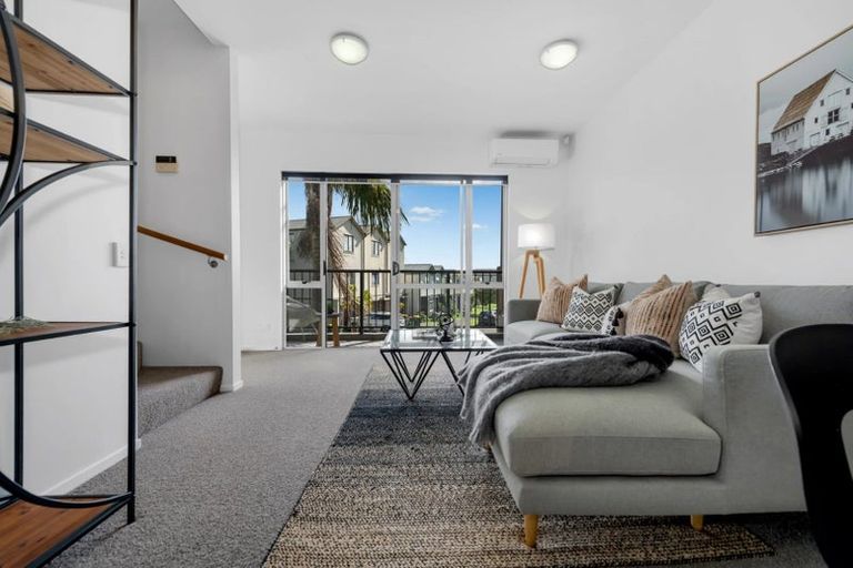 Photo of property in 7/29 Haven Drive, East Tamaki, Auckland, 2013