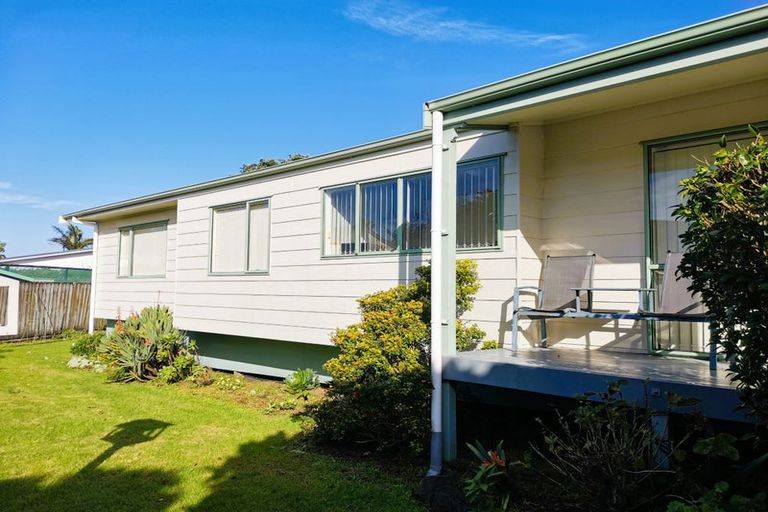 Photo of property in 11 Bermuda Place, One Tree Point, 0118