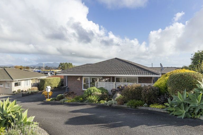 Photo of property in 4/3 Sandel Rise, Merrilands, New Plymouth, 4312