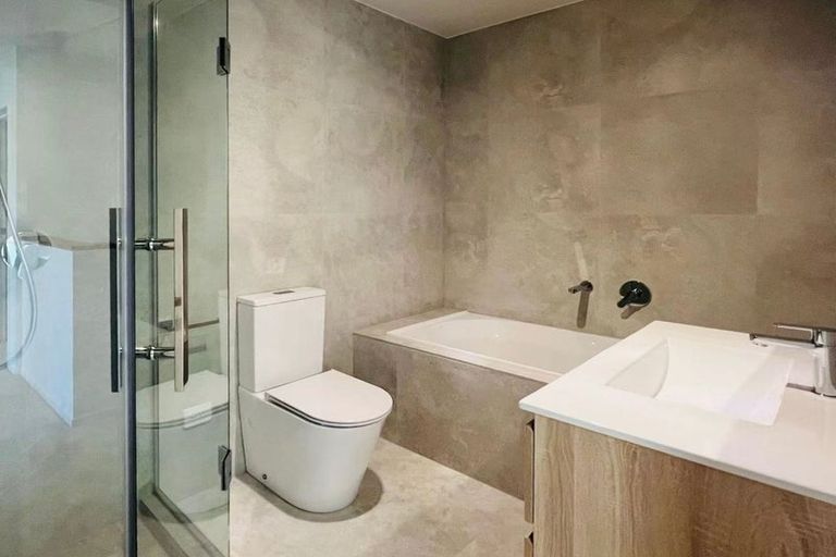 Photo of property in 6/11 Rengarenga Rise, Fairview Heights, Auckland, 0632