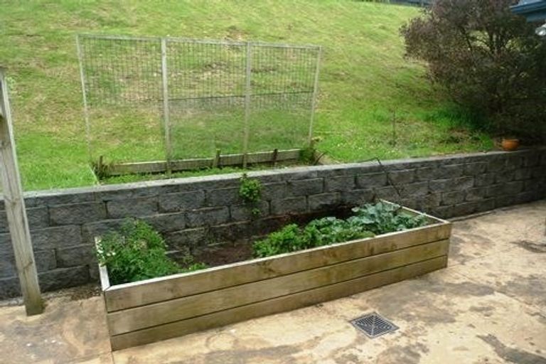 Photo of property in 77 Amesbury Drive, Churton Park, Wellington, 6037