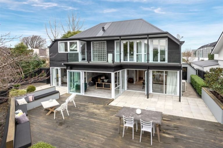 Photo of property in 37 Totara Street, Fendalton, Christchurch, 8041