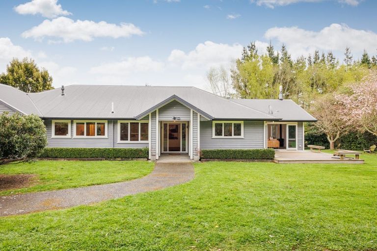 Photo of property in 35 Oram Drive, Turitea, Palmerston North, 4472