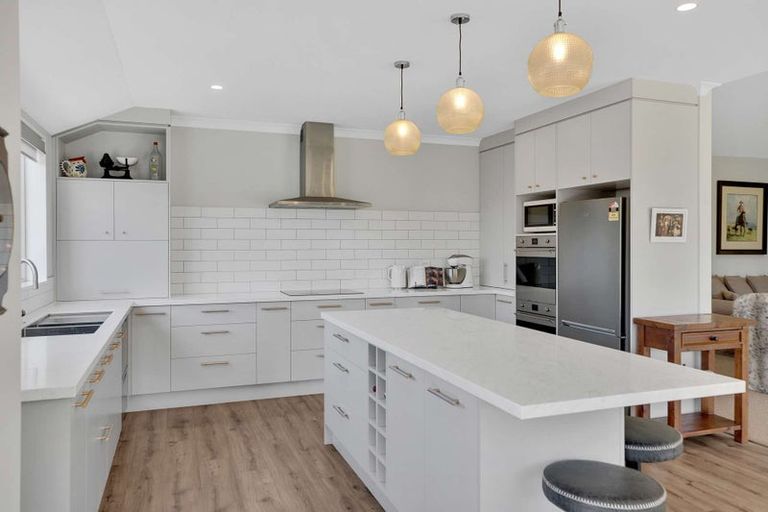 Photo of property in 6 Hunter Lane, Amberley, 7410