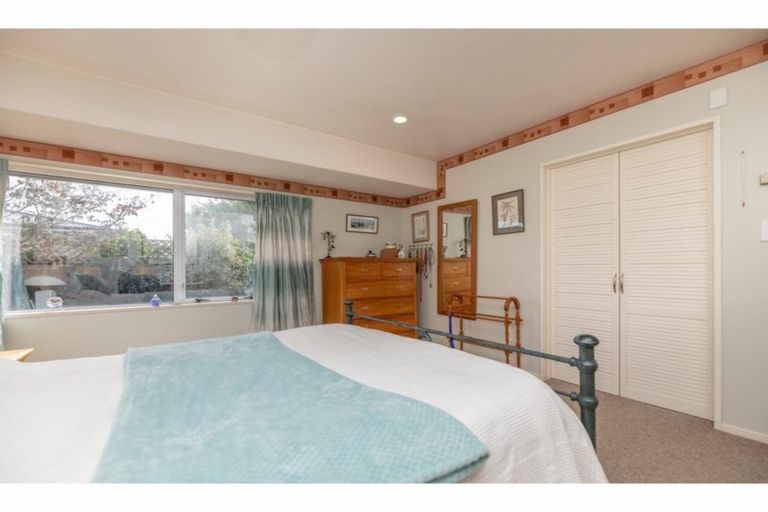 Photo of property in 2 Pentavon Lane, Avonhead, Christchurch, 8042