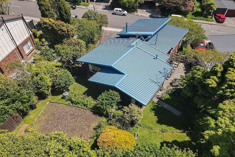 Photo of property in 72 Churton Drive, Churton Park, Wellington, 6037
