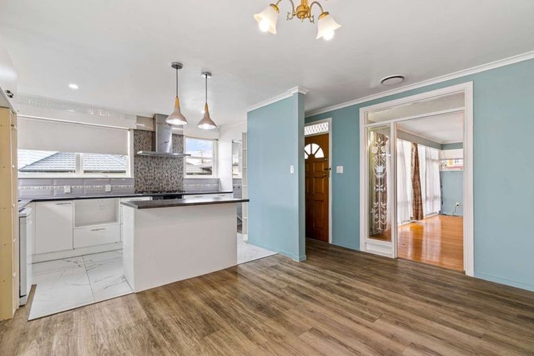 Photo of property in 57 Golf Road, New Lynn, Auckland, 0600