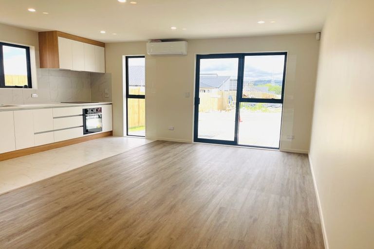 Photo of property in 20 Rorotu Avenue, Karaka, 2113