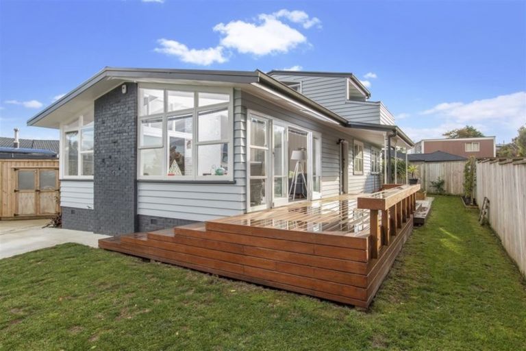 Photo of property in 3 Crompton Road, Massey, Auckland, 0614