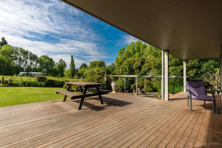 Photo of property in 84 Timaru Road, Waimate, 7924