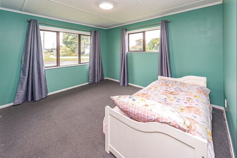Photo of property in 24 Selwyn Crescent, College Estate, Whanganui, 4500