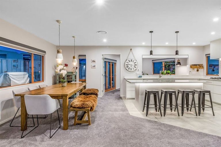 Photo of property in 2 Navigation Drive, Whitby, Porirua, 5024