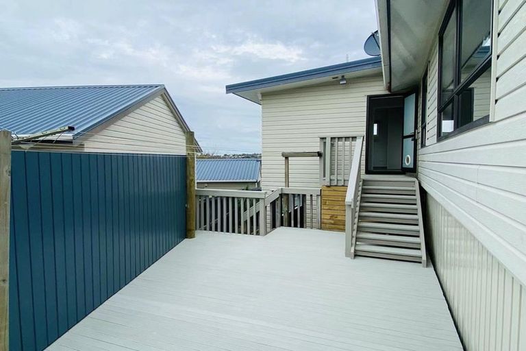 Photo of property in 11 Sumich Place, West Harbour, Auckland, 0618