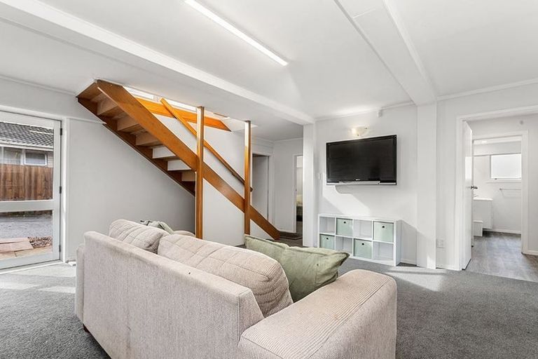 Photo of property in 15 Eyre Street, Henderson, Auckland, 0612