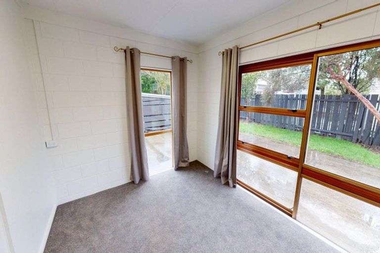 Photo of property in 19 Perrin Place, Kelvin Grove, Palmerston North, 4414