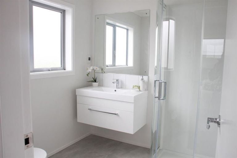 Photo of property in 9 Stockport Grove, Churton Park, 6037