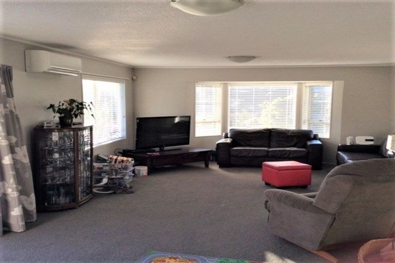 Photo of property in 38 Staithes Drive North, Whitby, Porirua, 5024