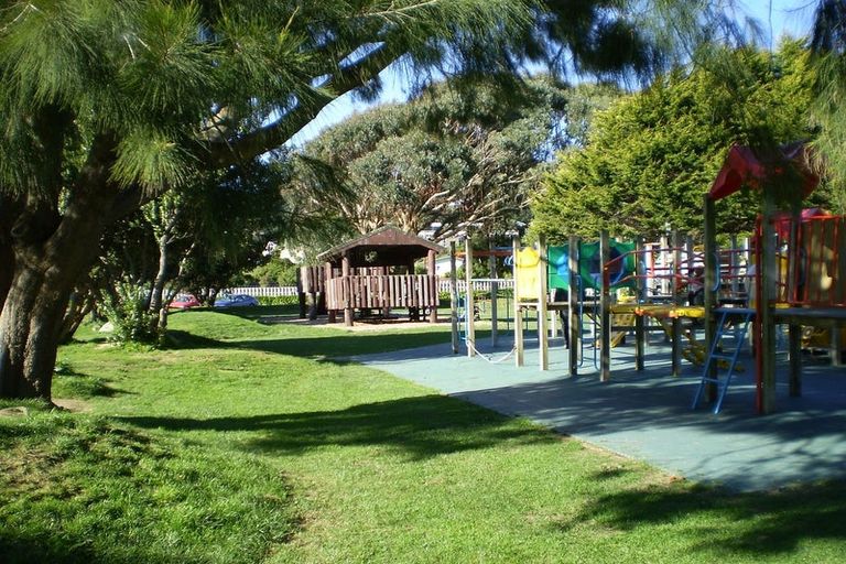 Photo of property in 54 Lincoln Avenue, Tawa, Wellington, 5028