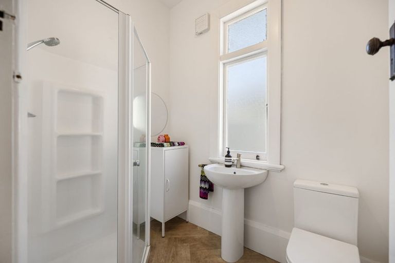 Photo of property in 5 Aikmans Road, Merivale, Christchurch, 8014