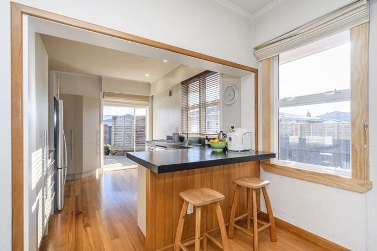 Photo of property in 6 Innes Place, Roslyn, Palmerston North, 4414