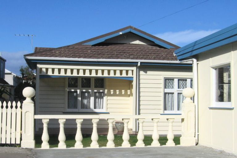 Photo of property in 133f1 Queens Drive, Lyall Bay, Wellington, 6022