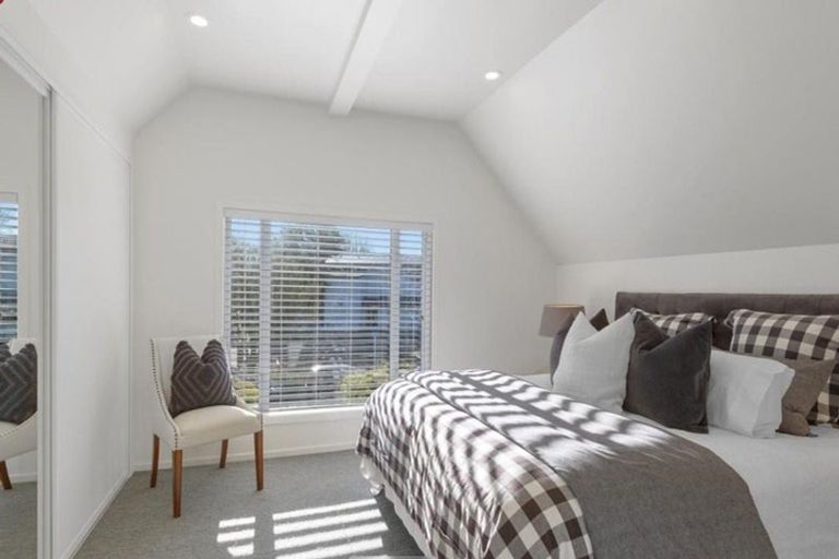 Photo of property in 34 Aikmans Road, Merivale, Christchurch, 8014