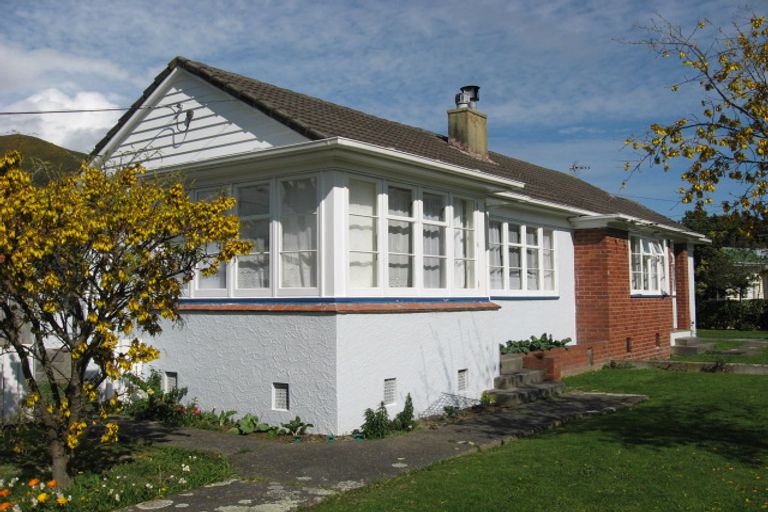 Photo of property in 4 Russell Street, Waterloo, Lower Hutt, 5011