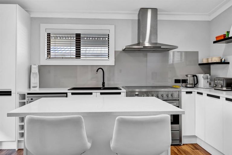 Photo of property in 42 Collins Street, Hawera, 4610