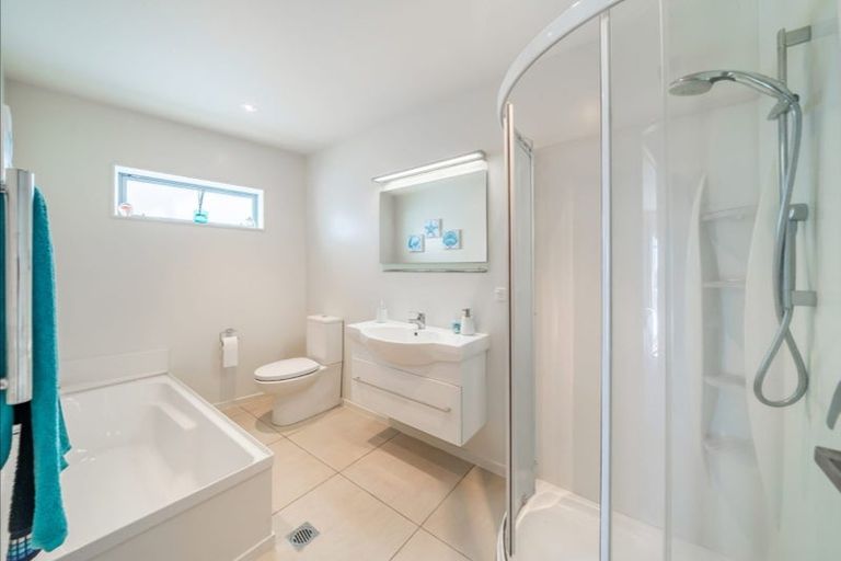 Photo of property in 22 The Anchorage, Whitby, Porirua, 5024