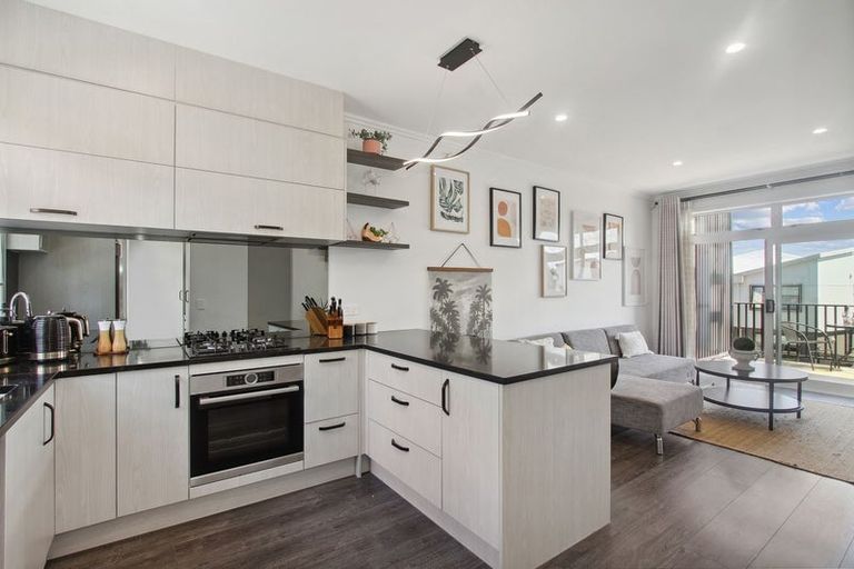 Photo of property in 27 Marine Parade, Hobsonville, Auckland, 0616