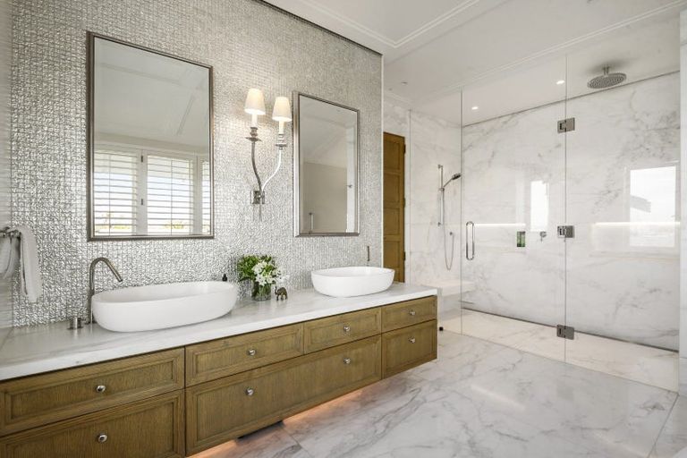 Photo of property in 21 Stanley Point Road, Stanley Point, Auckland, 0624