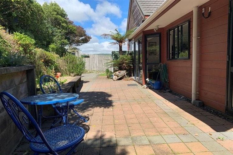 Photo of property in 99 Woodman Drive, Tawa, Wellington, 5028